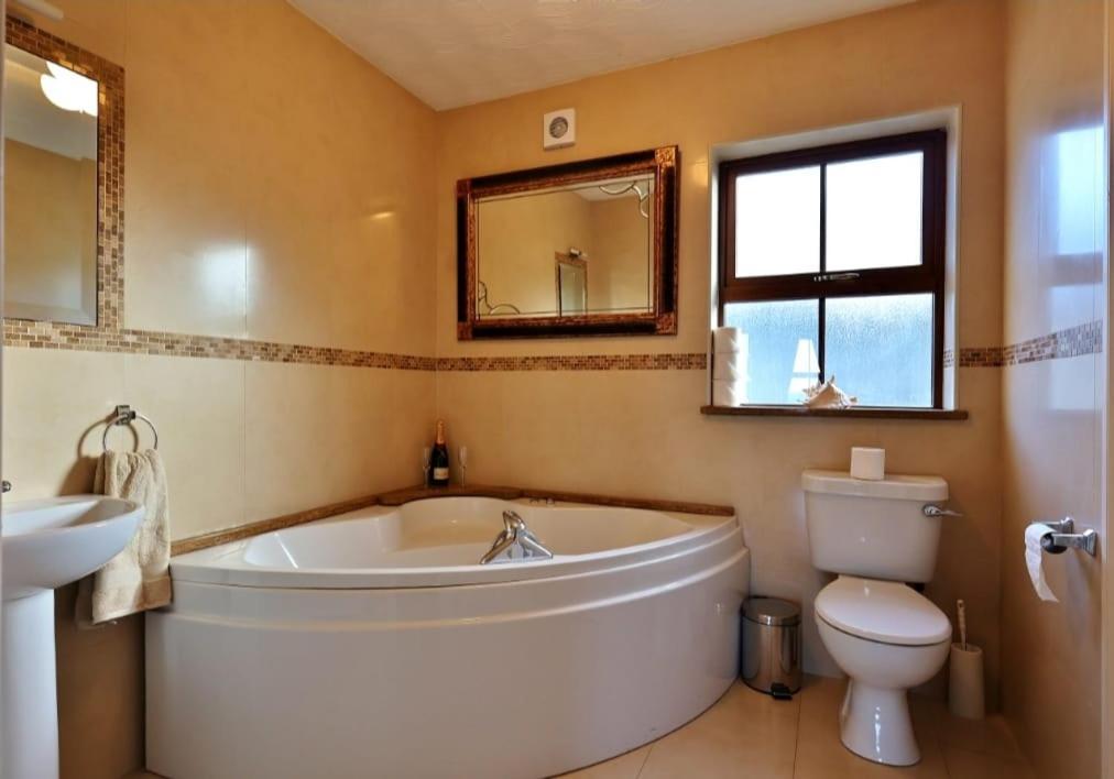 The Cliffs Of Moher Holiday House 둘린 외부 사진