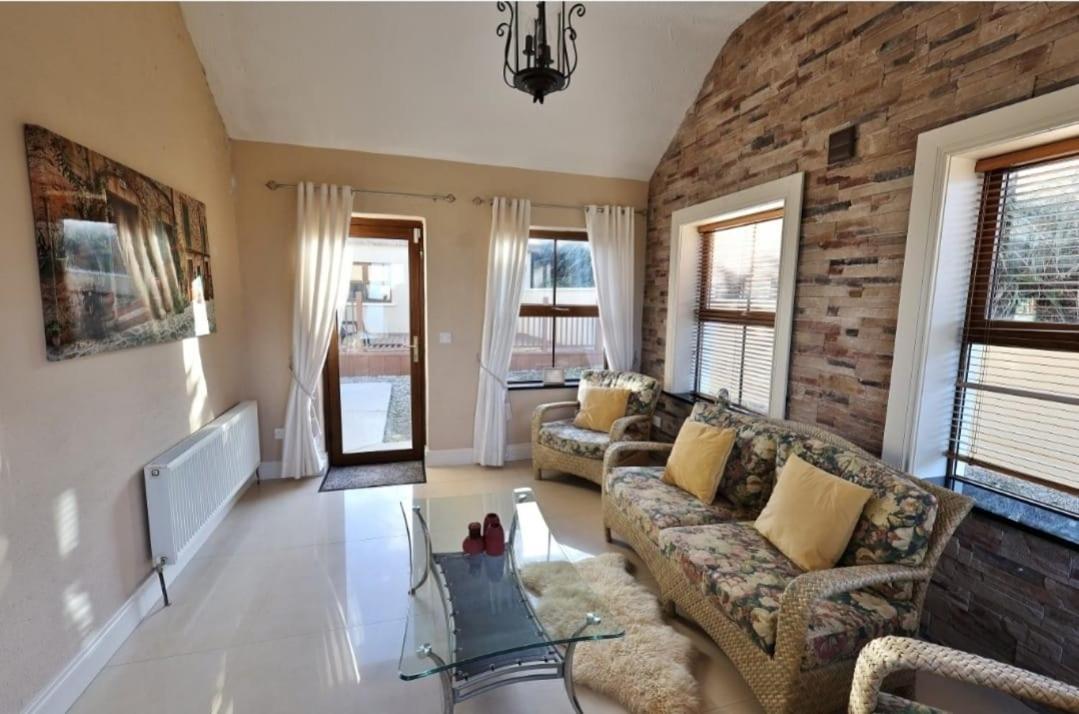 The Cliffs Of Moher Holiday House 둘린 외부 사진