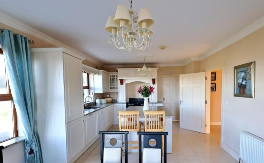 The Cliffs Of Moher Holiday House 둘린 외부 사진