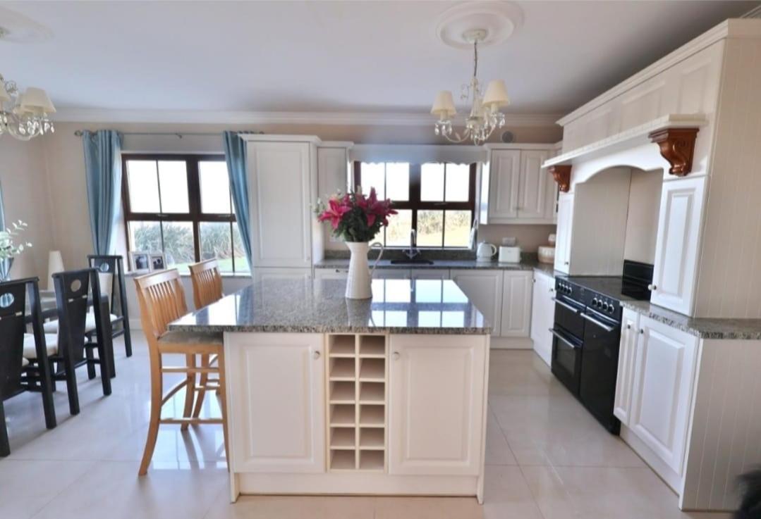 The Cliffs Of Moher Holiday House 둘린 외부 사진
